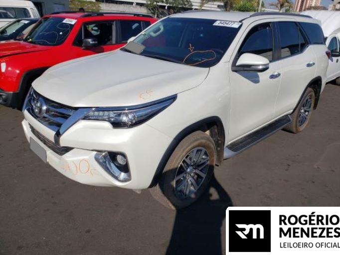 TOYOTA HILUX SW4 16/16