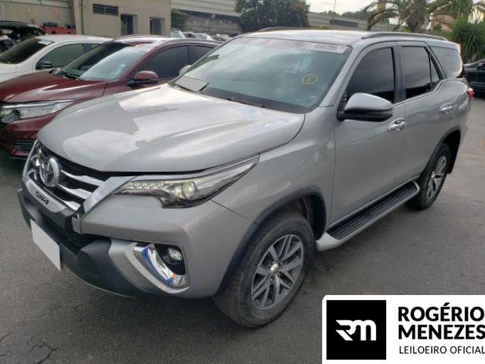 TOYOTA HILUX SW4 19/19