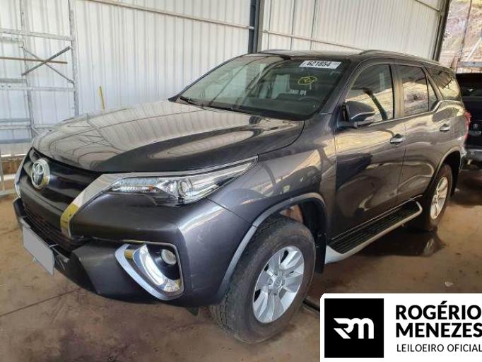 TOYOTA HILUX SW4 17/17