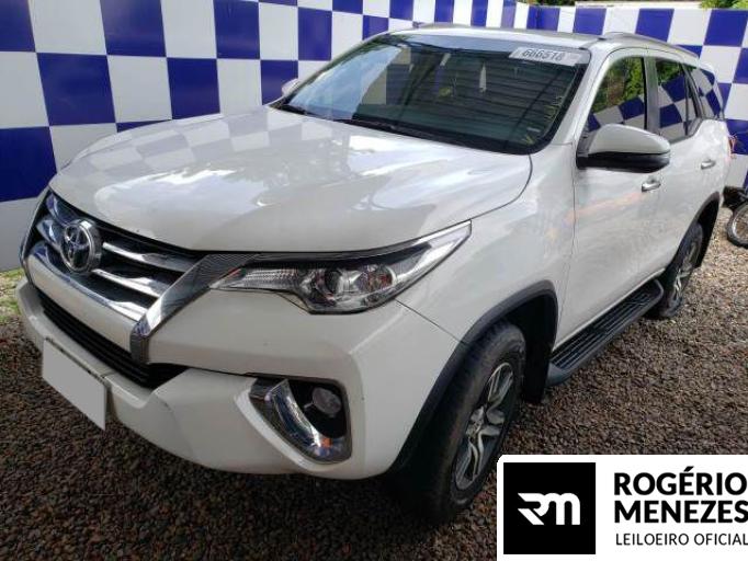 TOYOTA HILUX SW4 19/19