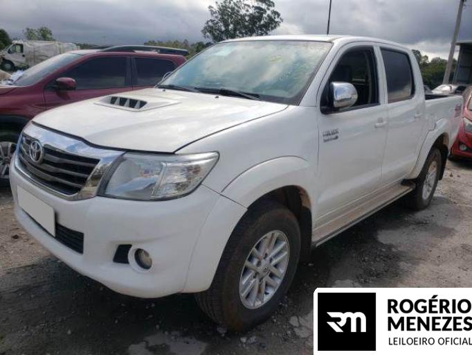 TOYOTA HILUX CD 15/15